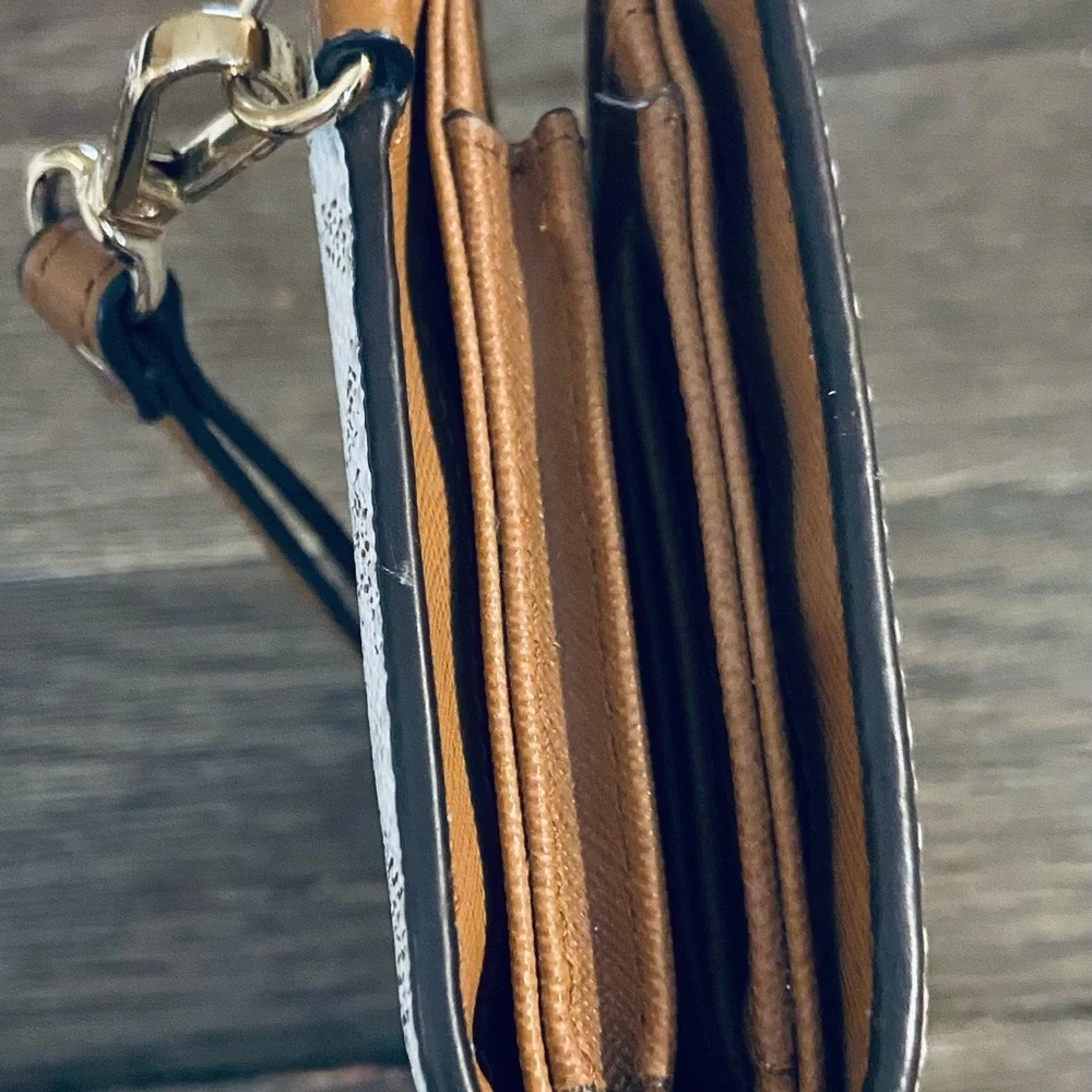 MICHAEL KORS Adele Logo Smartphone Double Zip  Wallet Color: Vanilla / Acorn - Picture 7 of 12